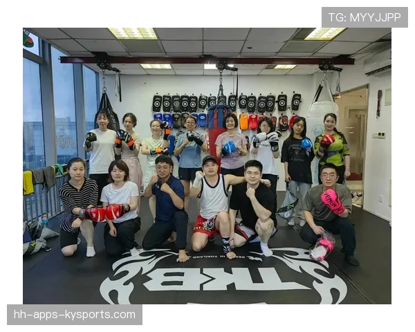 法式拳击：戴鞋钉的踢拳，拳击靴子